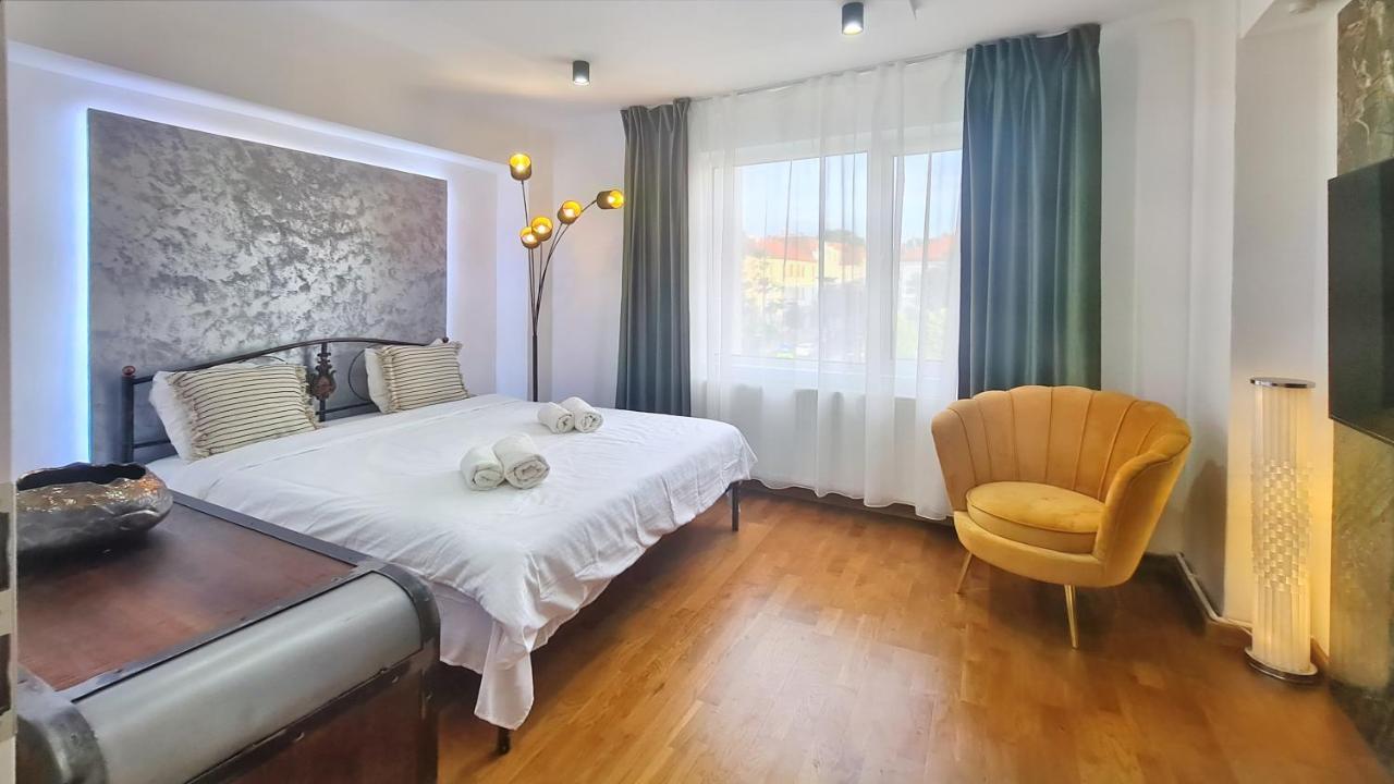 Main Square 5 Star Luxury Apartment With View Cluj-Napoca Exterior photo